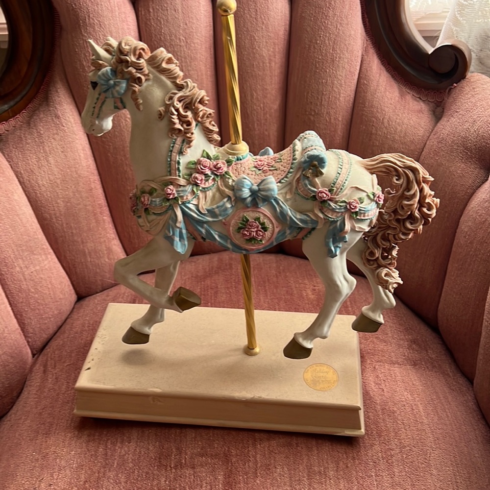 Beautiful music carousel.  1996 series 0795#.
